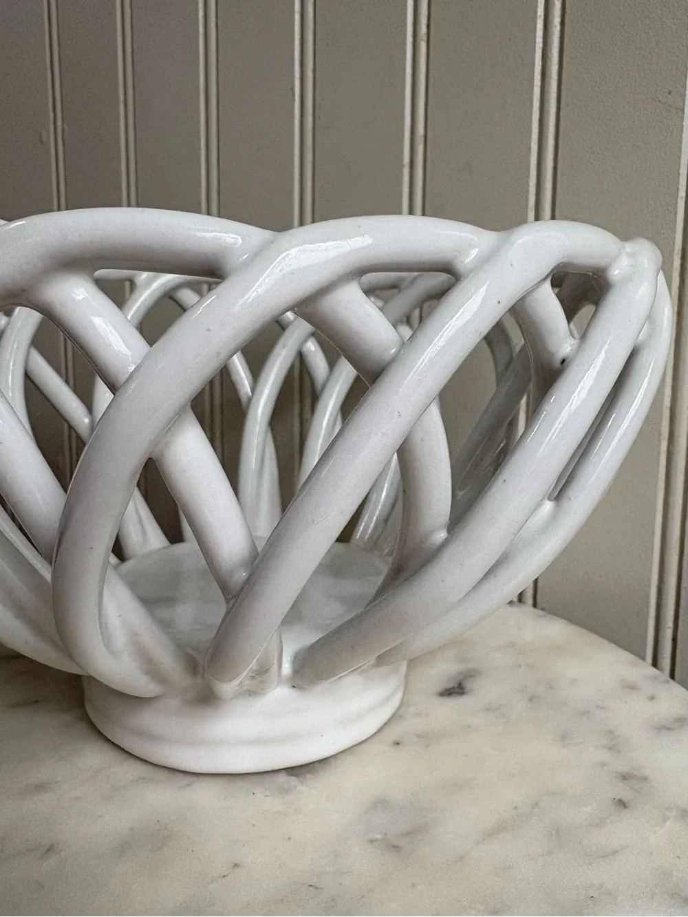Vintage Eucalyptus Stoneware Lattice Weave Fruit Bowl White Round VTG Collection